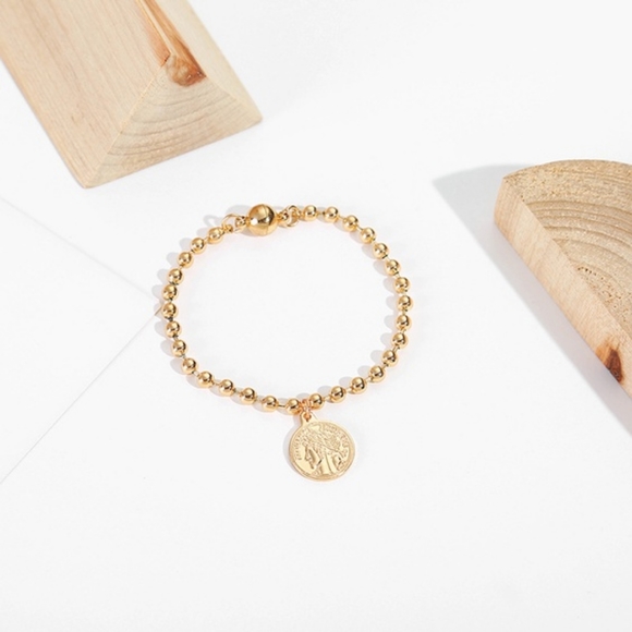 Baroque Gold Tag Medallion Beaded Bracelet - Picture 2 of 5